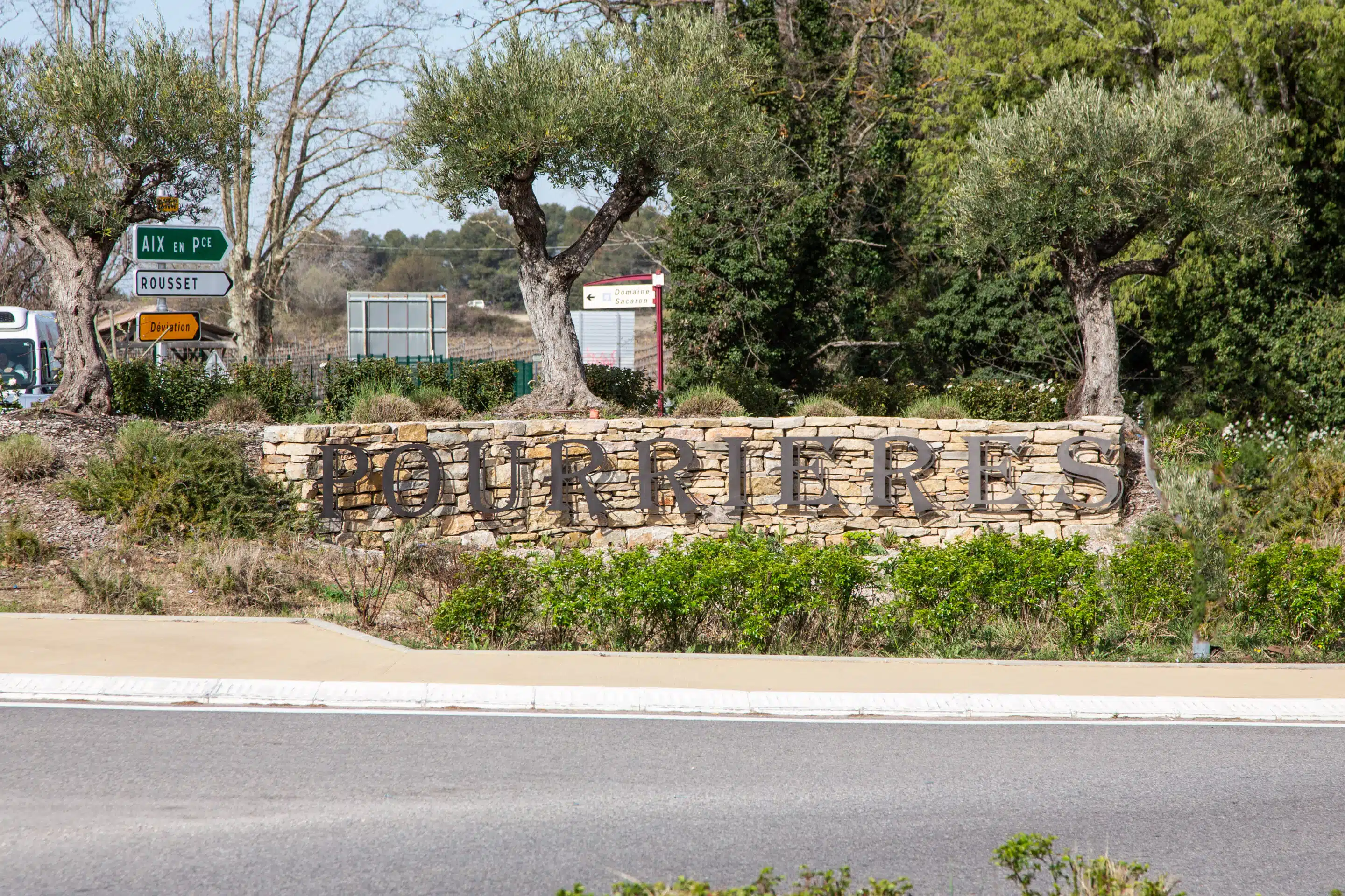 entrée de la ville de Pourrières